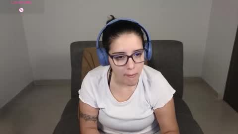 Snapshot of moonwoman_ chatting on October 10, 2025, 1:26 am Moon Woman online show from October 10, 2025, 1:26 am