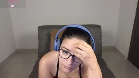 Snapshot of moonwoman_ chatting on October 15, 2025, 4:56 am Moon Woman online show from October 15, 2025, 4:56 am