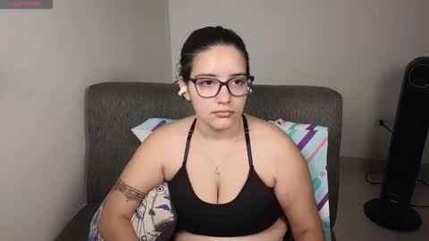 Snapshot of moonwoman_ chatting on November 9, 2025, 12:09 am Moon Woman online show from November 9, 2025, 12:09 am