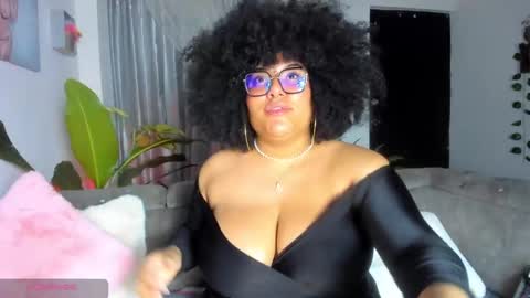 Snapshot of moradaniels chatting on January 17, 2025, 10:22 am online show from January 17, 2025, 10:22 am