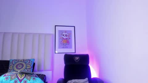 morenaza_019 online show from April 21, 2026, 8:23 pm