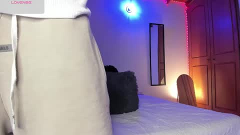 Snapshot of morenosiam chatting on October 12, 2025, 12:42 am morenosiam online show from October 12, 2025, 12:42 am