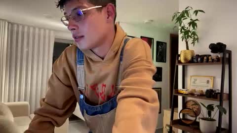   online show from October 10, 2025, 1:48 am