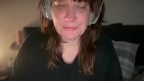 Snapshot of mossy_mommy chatting on April 21, 2026, 12:23 am Mossy Mommy online show from April 21, 2026, 12:23 am
