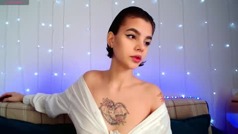 Snapshot of moto_ponchik chatting on February 5, 2025, 8:43 am Kris online show from February 5, 2025, 8:43 am