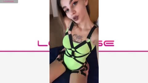 Snapshot of moto_ponchik chatting on February 25, 2025, 8:25 am Kris online show from February 25, 2025, 8:25 am