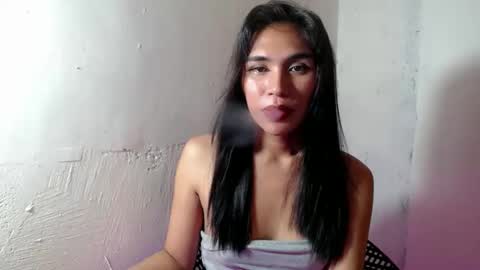 mouiline_rouge69 online show from March 27, 2026, 1:44 pm