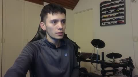 Snapshot of mr_andresr chatting on December 4, 2025, 4:33 am Andy online show from December 4, 2025, 4:33 am