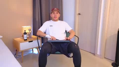 Snapshot of mr_danni_ chatting on February 13, 2025, 6:05 pm Danny Aleja online show from February 13, 2025, 6:05 pm