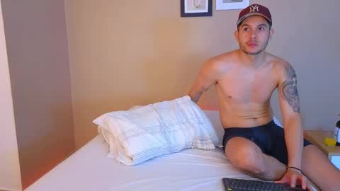 Snapshot of mr_danni_ chatting on March 4, 2025, 9:00 pm Danny Aleja online show from March 4, 2025, 9:00 pm