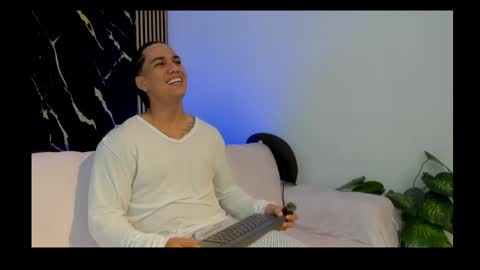 Snapshot of mr_maximo chatting on May 1, 2026, 5:45 am mr_maximo online show from May 1, 2026, 5:45 am