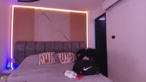 MIKEE online show from February 17, 2026, 3:03 am