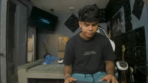 mr_mois online show from April 13, 2026, 6:08 am