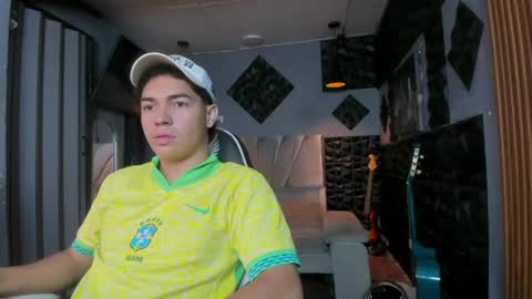 mr_mois online show from April 27, 2026, 6:22 am