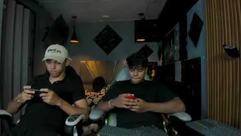 Snapshot of mr_mois chatting on June 13, 2026, 5:38 am mr_mois online show from June 13, 2026, 5:38 am
