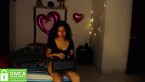 Snapshot of mr_mrscurie chatting on December 11, 2024, 1:15 am Mr Mrs Curie online show from December 11, 2024, 1:15 am