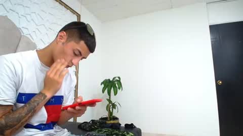 Mr Porn  online show from June 15, 2026, 8:33 pm