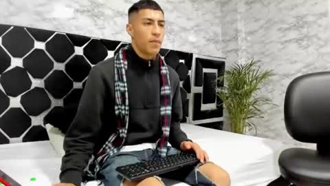 Mr Porn  online show from June 19, 2026, 1:37 pm
