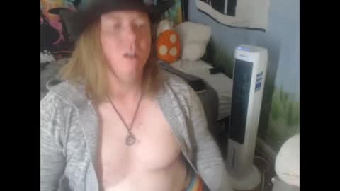 mr_strawberry online show from April 16, 2026, 10:23 pm