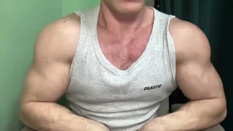 Snapshot of mrbiceps_23 chatting on December 19, 2024, 8:02 pm Mrbiceps23 online show from December 19, 2024, 8:02 pm