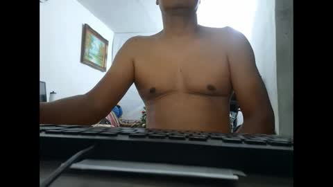 Snapshot of mrdongato01 chatting on January 1, 2025, 7:30 am Gato online show from January 1, 2025, 7:30 am