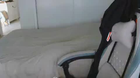 Snapshot of mrdr000 chatting on August 2, 2026, 1:53 pm mrdr000 online show from August 2, 2026, 1:53 pm