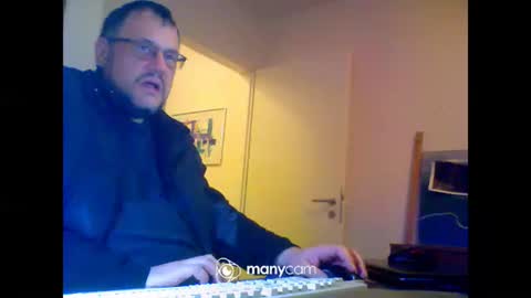 MrJohnsen1975 online show from November 18, 2025, 6:56 pm