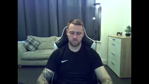 mrengland86566 online show from February 18, 2026, 9:27 am