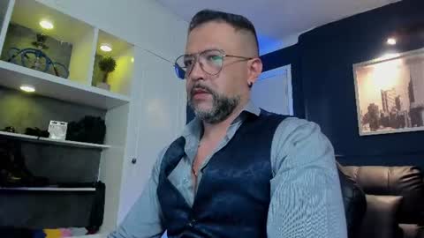 Snapshot of mrfrank_tattoo chatting on July 14, 2026, 6:02 pm MrFrank. online show from July 14, 2026, 6:02 pm