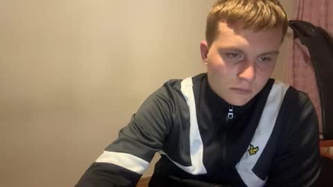 Snapshot of mrheat_ chatting on October 8, 2025, 7:11 pm Max online show from October 8, 2025, 7:11 pm