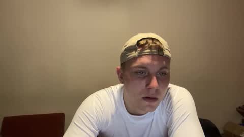 Snapshot of mrheat_ chatting on November 4, 2025, 9:03 pm Max online show from November 4, 2025, 9:03 pm