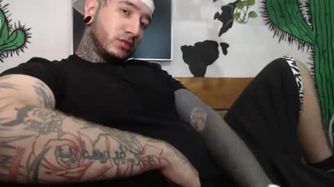 Snapshot of mrmanny__ chatting on January 27, 2025, 11:33 pm mrmanny__ online show from January 27, 2025, 11:33 pm