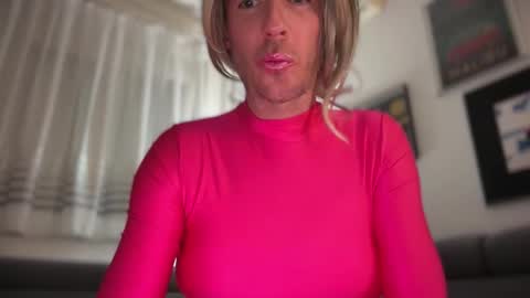 TaleOfLaura online show from April 25, 2026, 12:02 am