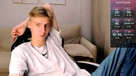 Snapshot of mrsexycum4u chatting on October 19, 2025, 12:11 am Adam online show from October 19, 2025, 12:11 am