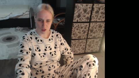 Sasha online show from April 16, 2026, 9:39 pm