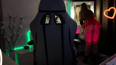 YOUR OWNER online show from November 21, 2025, 7:45 pm