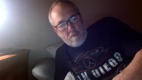 mrtease5 online show from April 4, 2026, 4:33 am