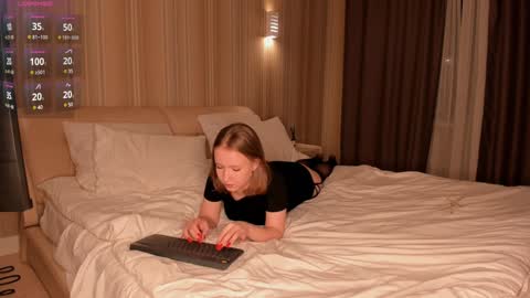 Snapshot of ms_evasweet chatting on December 16, 2024, 5:11 pm Eva 3 online show from December 16, 2024, 5:11 pm