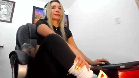 ms_lunarose online show from November 20, 2025, 12:55 am