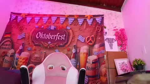 Manuela  online show from September 23, 2025, 3:09 am