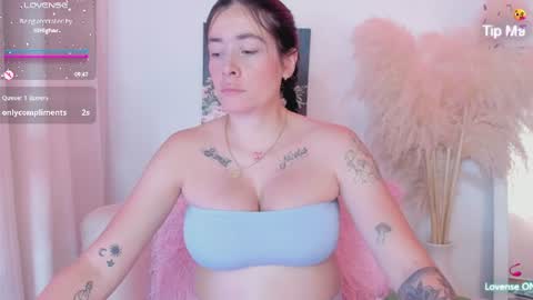 Snapshot of msschloee chatting on July 28, 2026, 8:23 pm Chloe new account online show from July 28, 2026, 8:23 pm
