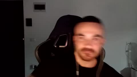 Snapshot of mu5clemania chatting on December 18, 2024, 8:57 pm Victor online show from December 18, 2024, 8:57 pm