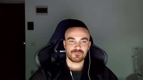 Snapshot of mu5clemania chatting on December 20, 2024, 4:04 pm Victor online show from December 20, 2024, 4:04 pm