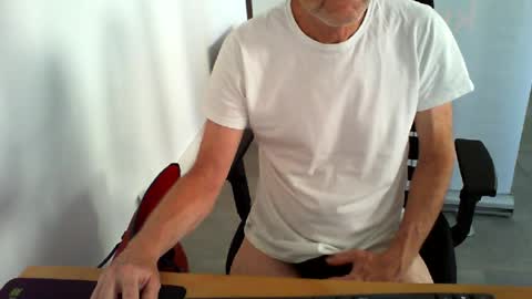mucfag online show from June 25, 2026, 1:15 pm
