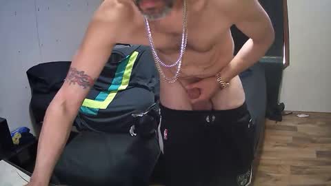 Muffdiver online show from April 12, 2026, 4:23 pm