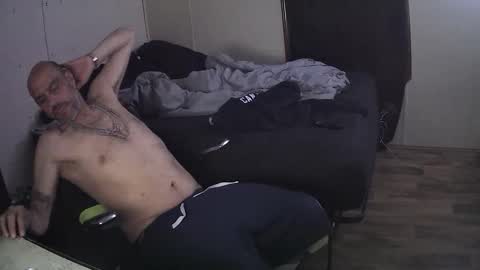 Muffdiver online show from April 22, 2026, 12:13 am