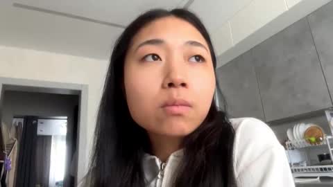 Mia online show from March 6, 2026, 3:36 am