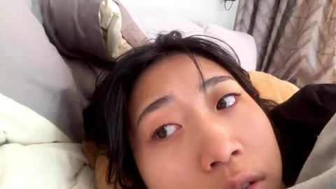 Mia online show from April 22, 2026, 10:11 pm