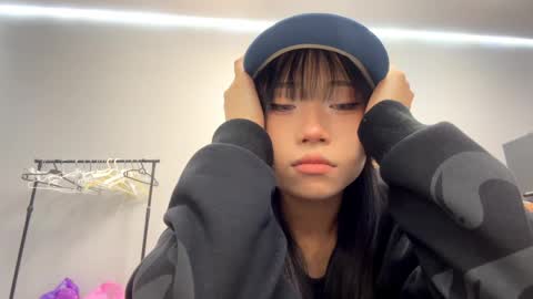 Mia online show from May 4, 2026, 7:04 am