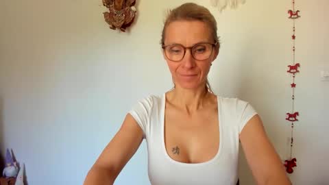 LOVELY JULIA  Peter DAY online show from March 23, 2026, 9:02 am